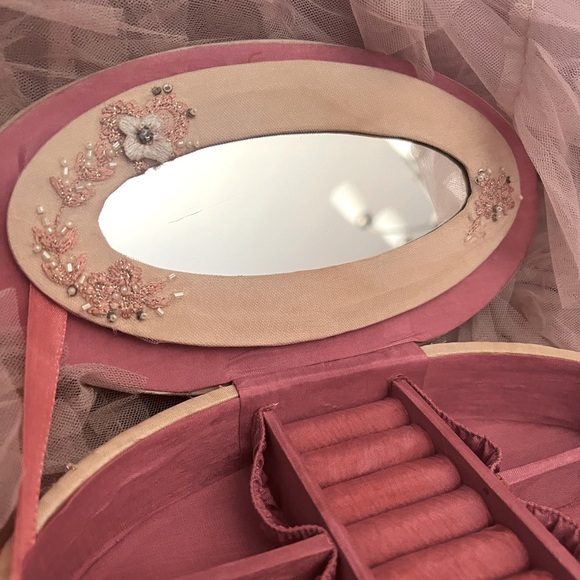 Vintage Embroidered Floral Jewelry Box with Beaded Trim and Mirror - Picture 4 of 13